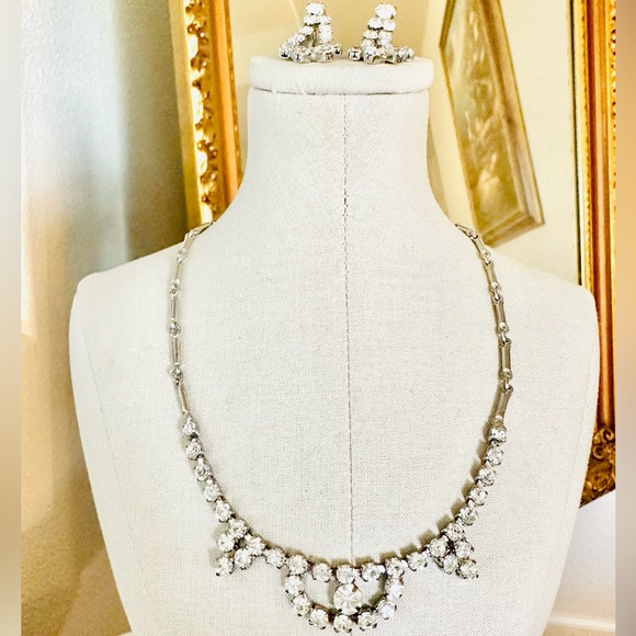 Vintage Rhinestone Jewelry Necklace Set - Picture 3 of 16